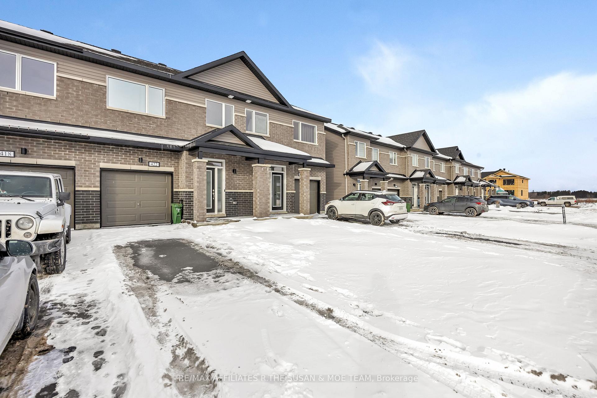 Photo 2 of 422 Fleet Canuck Private, Ottawa, Huntley Ward (South East) — HOMEH