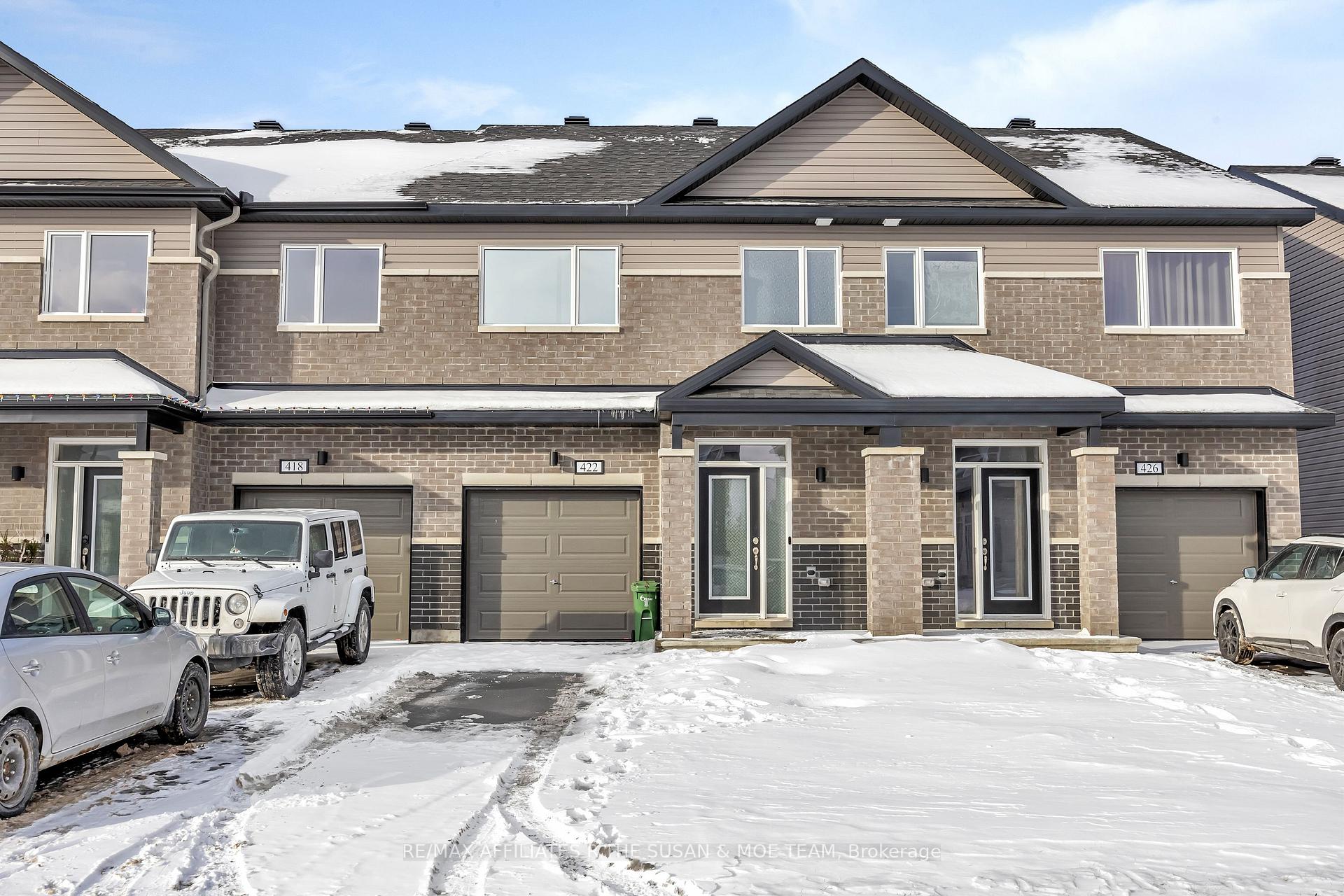 Photo 3 of 422 Fleet Canuck Private, Ottawa, Huntley Ward (South East) — HOMEH
