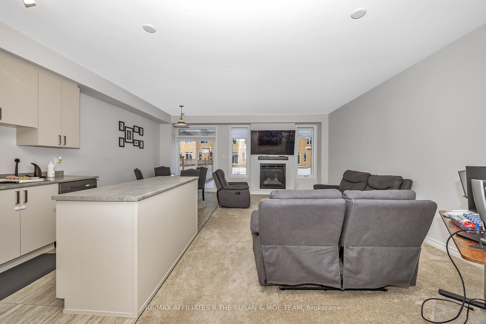Photo 6 of 422 Fleet Canuck Private, Ottawa, Huntley Ward (South East) — HOMEH