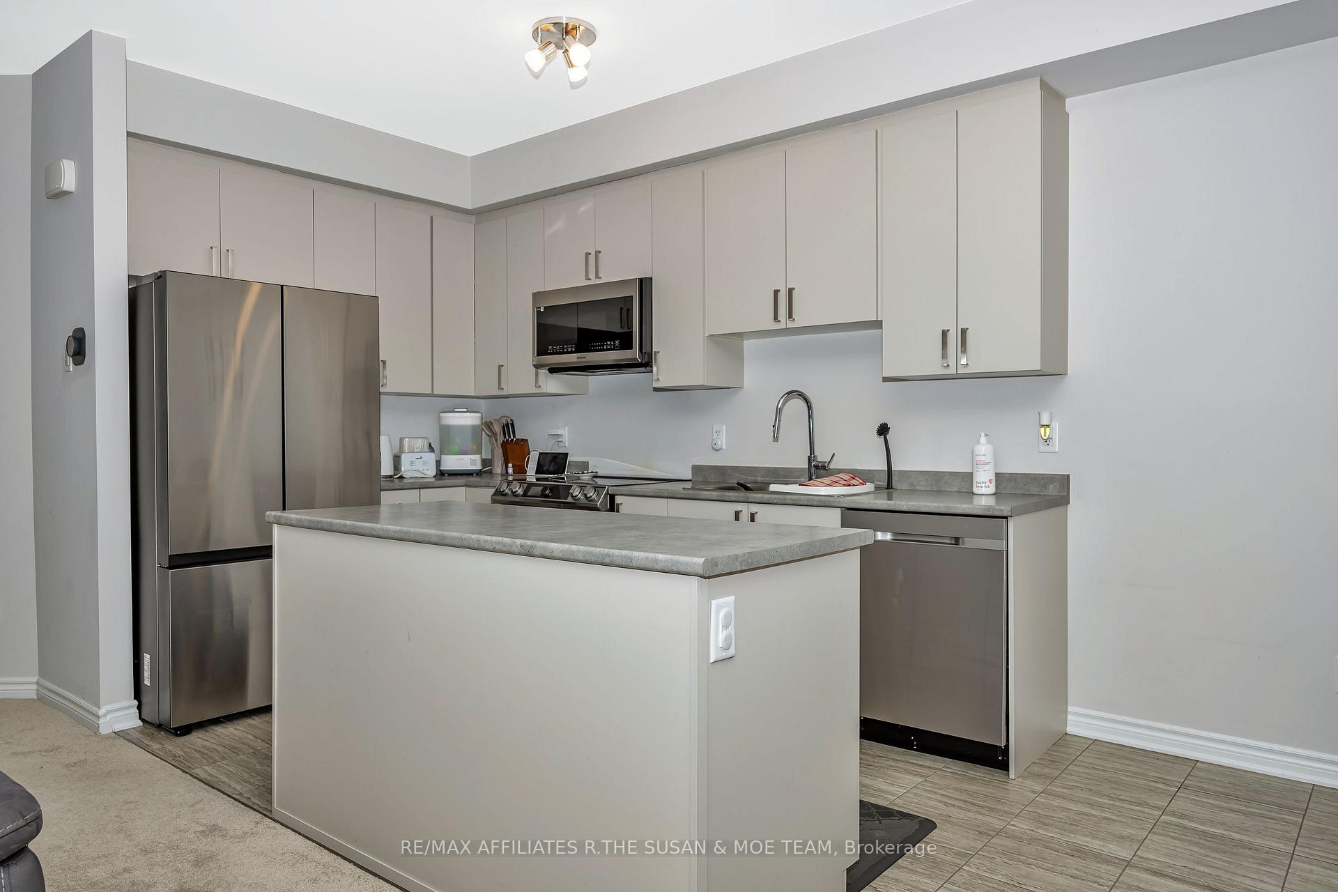 Photo 11 of 422 Fleet Canuck Private, Ottawa, Huntley Ward (South East) — HOMEH