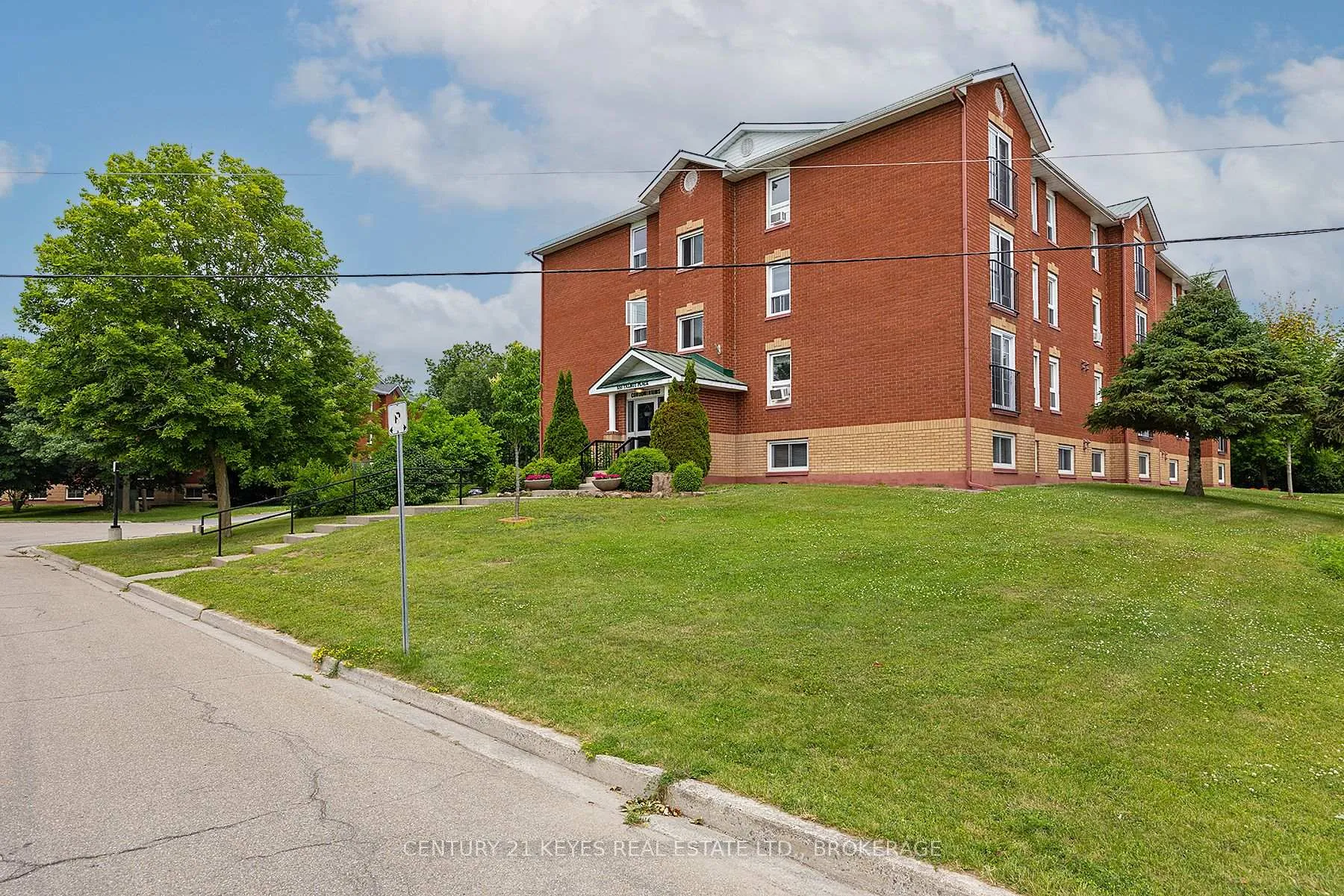 Photo 2 of Unit 402, 550 Talbot Place, Gananoque — HOMEH
