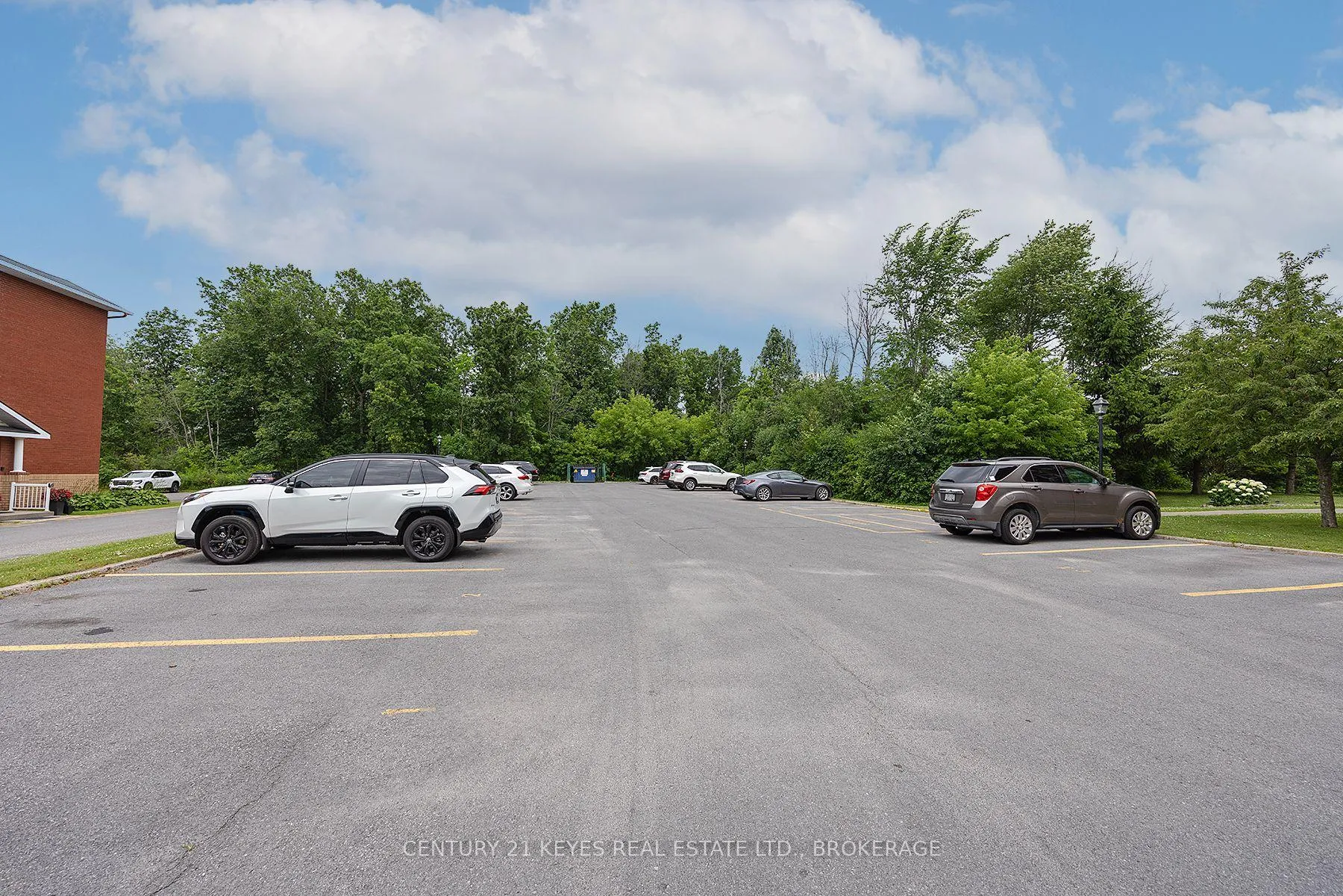 Photo 5 of Unit 402, 550 Talbot Place, Gananoque — HOMEH