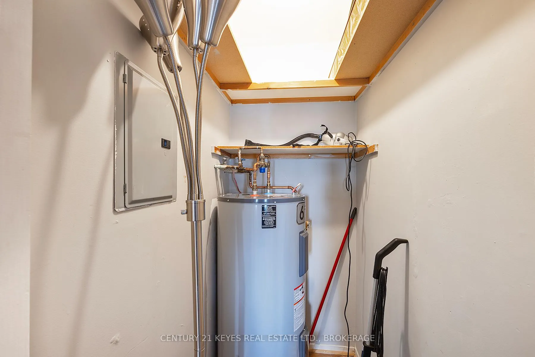 Photo 17 of Unit 402, 550 Talbot Place, Gananoque — HOMEH
