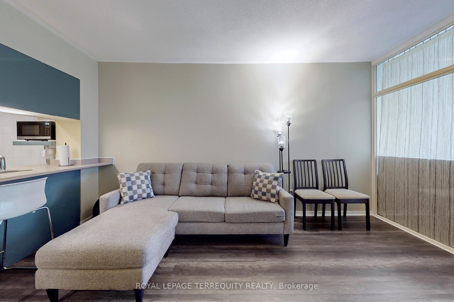Photo 7 of Unit 213, 7398 Yonge Street, Vaughan, Crestwood-Springfarm-Yorkhill — HOMEH