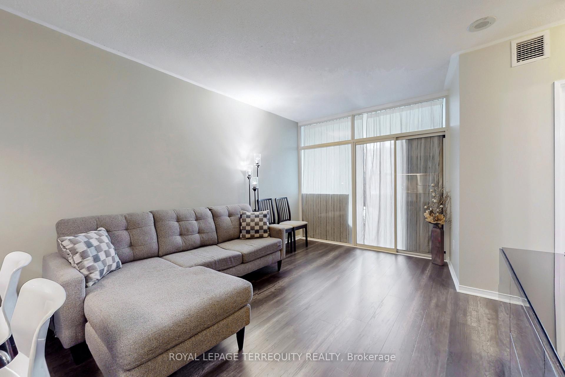 Photo 8 of Unit 213, 7398 Yonge Street, Vaughan, Crestwood-Springfarm-Yorkhill — HOMEH