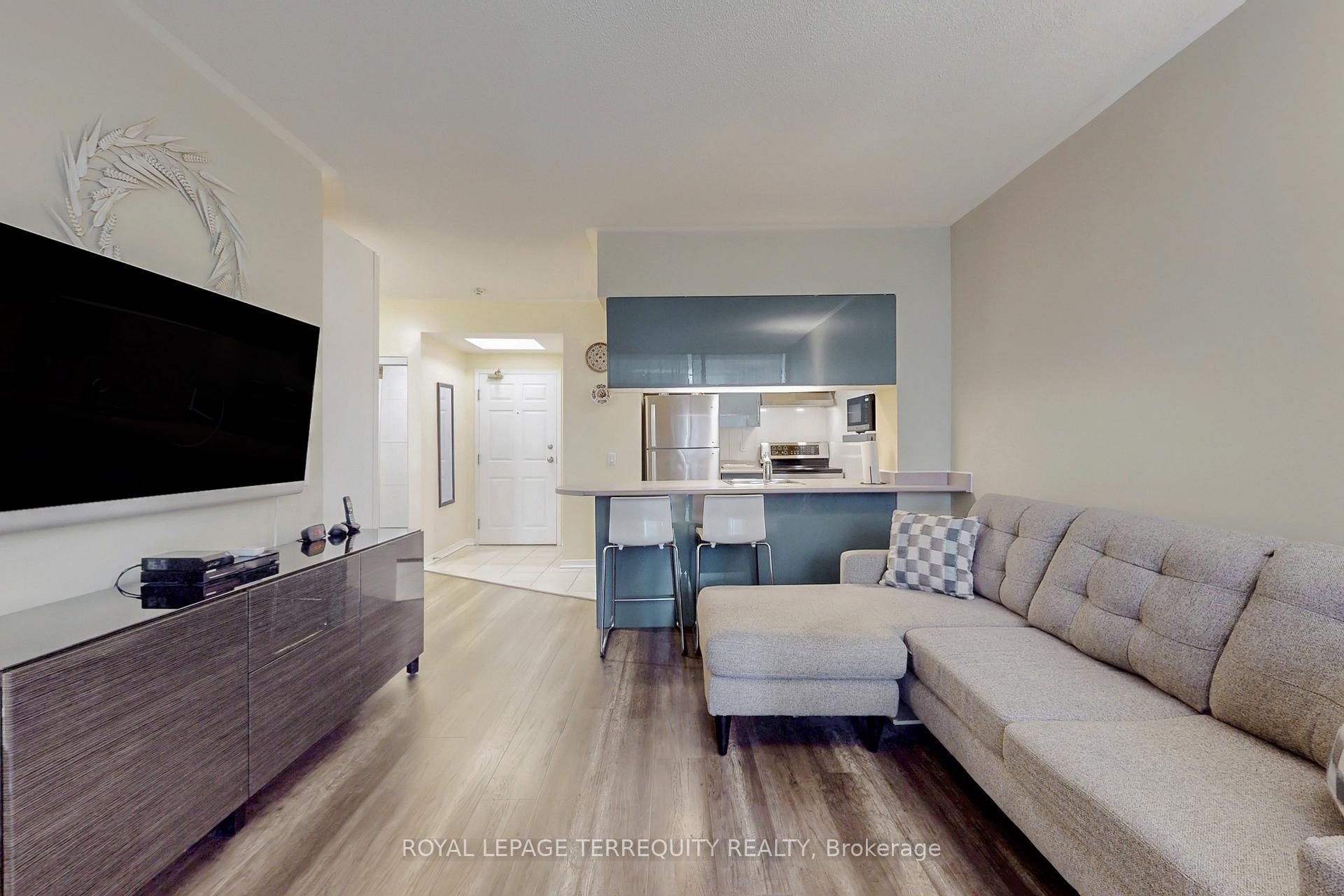 Photo 10 of Unit 213, 7398 Yonge Street, Vaughan, Crestwood-Springfarm-Yorkhill — HOMEH