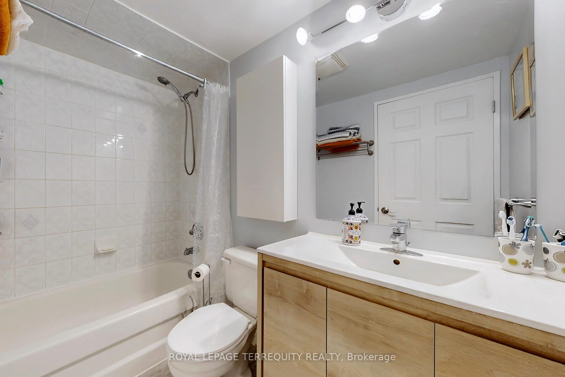 Photo 25 of Unit 213, 7398 Yonge Street, Vaughan, Crestwood-Springfarm-Yorkhill — HOMEH
