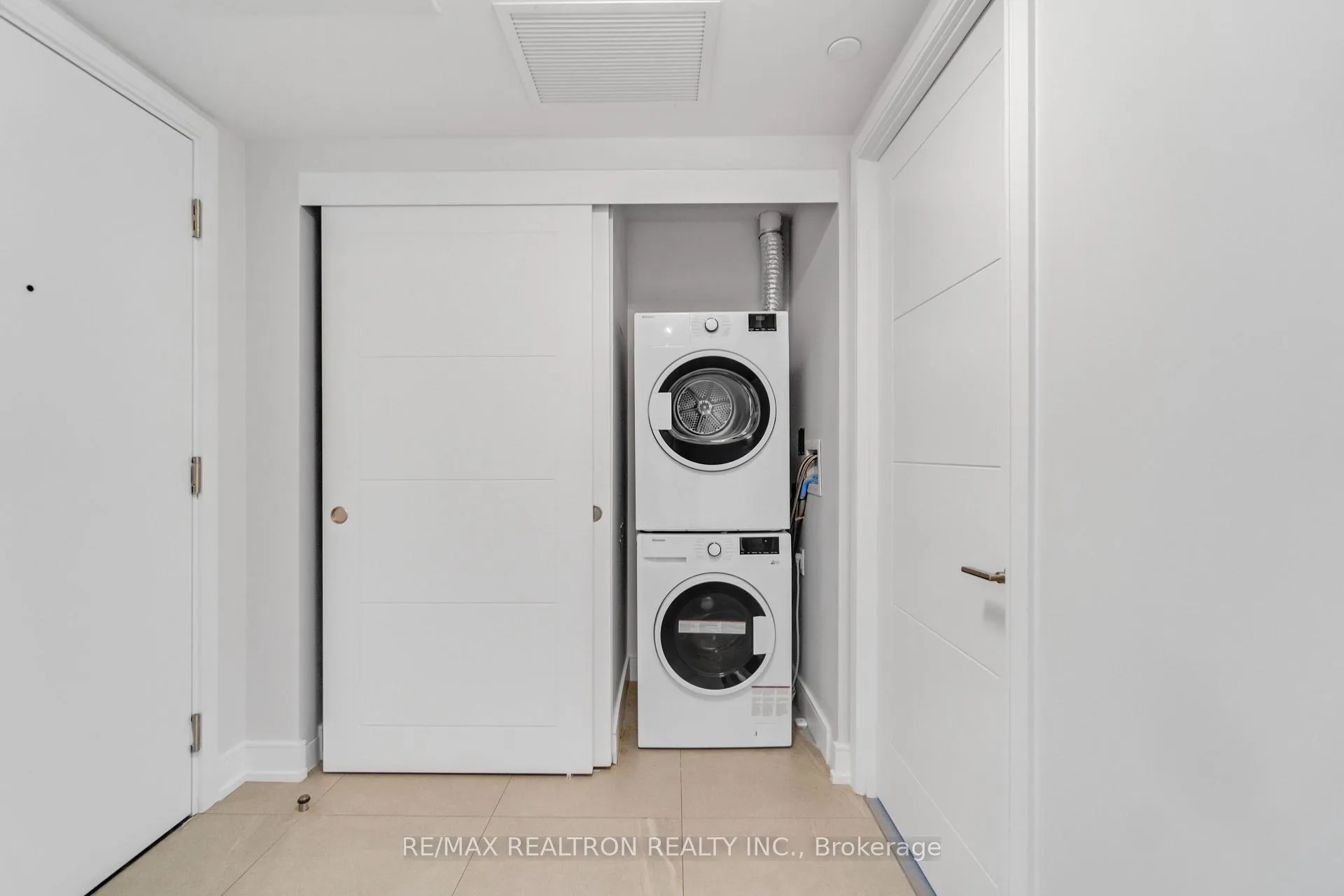 Photo 2 of Unit 310, 2525 Bathurst Street, Toronto, Forest Hill North — HOMEH