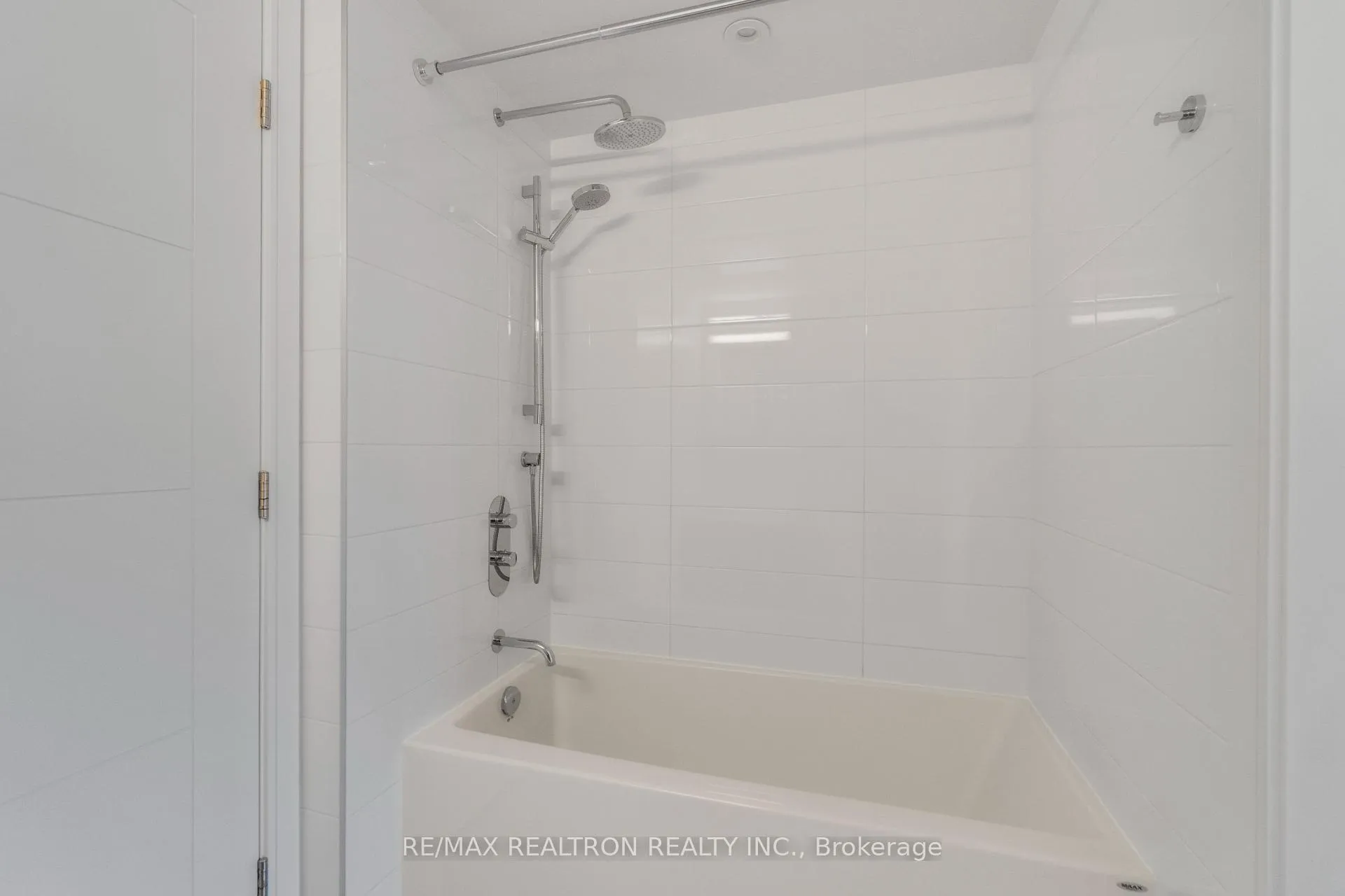 Photo 8 of Unit 310, 2525 Bathurst Street, Toronto, Forest Hill North — HOMEH