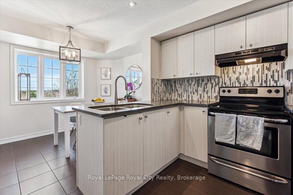 Photo 9 of Unit 19B, 15 Carere Crescent, Guelph, Victoria North — HOMEH