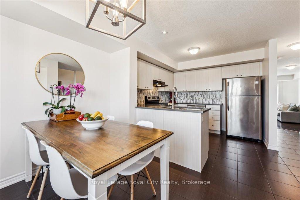 Photo 11 of Unit 19B, 15 Carere Crescent, Guelph, Victoria North — HOMEH