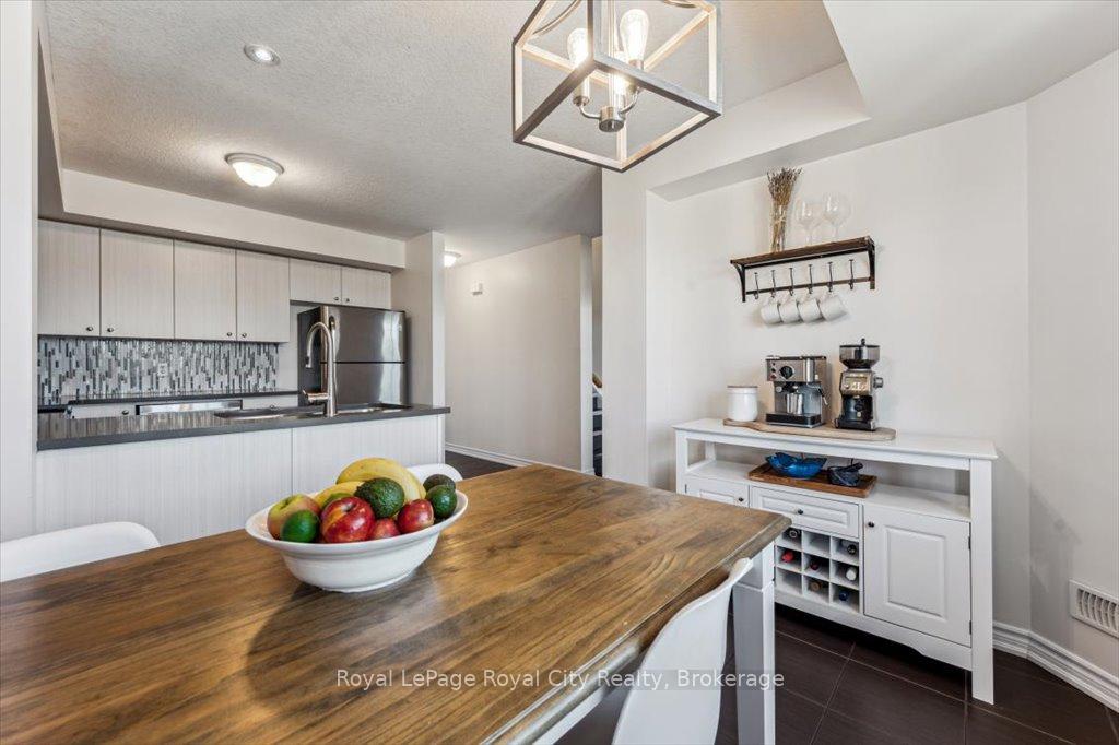 Photo 12 of Unit 19B, 15 Carere Crescent, Guelph, Victoria North — HOMEH