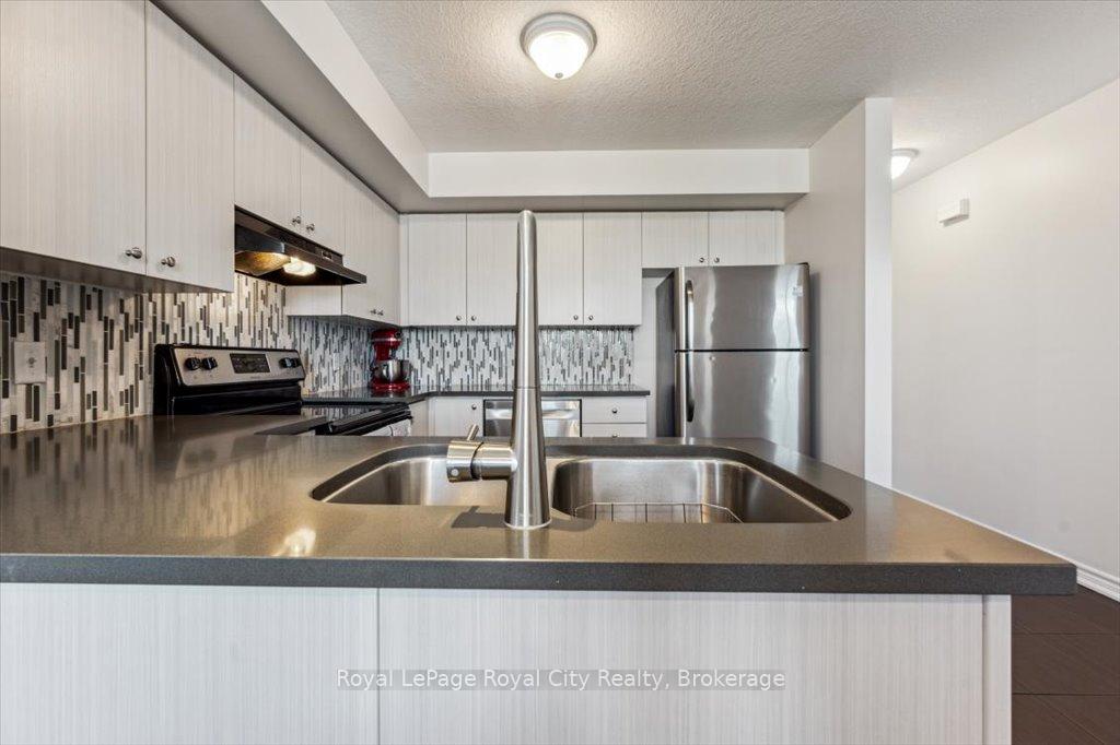 Photo 15 of Unit 19B, 15 Carere Crescent, Guelph, Victoria North — HOMEH