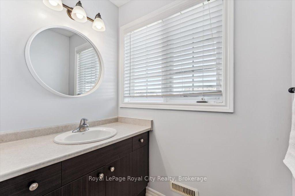 Photo 23 of Unit 19B, 15 Carere Crescent, Guelph, Victoria North — HOMEH