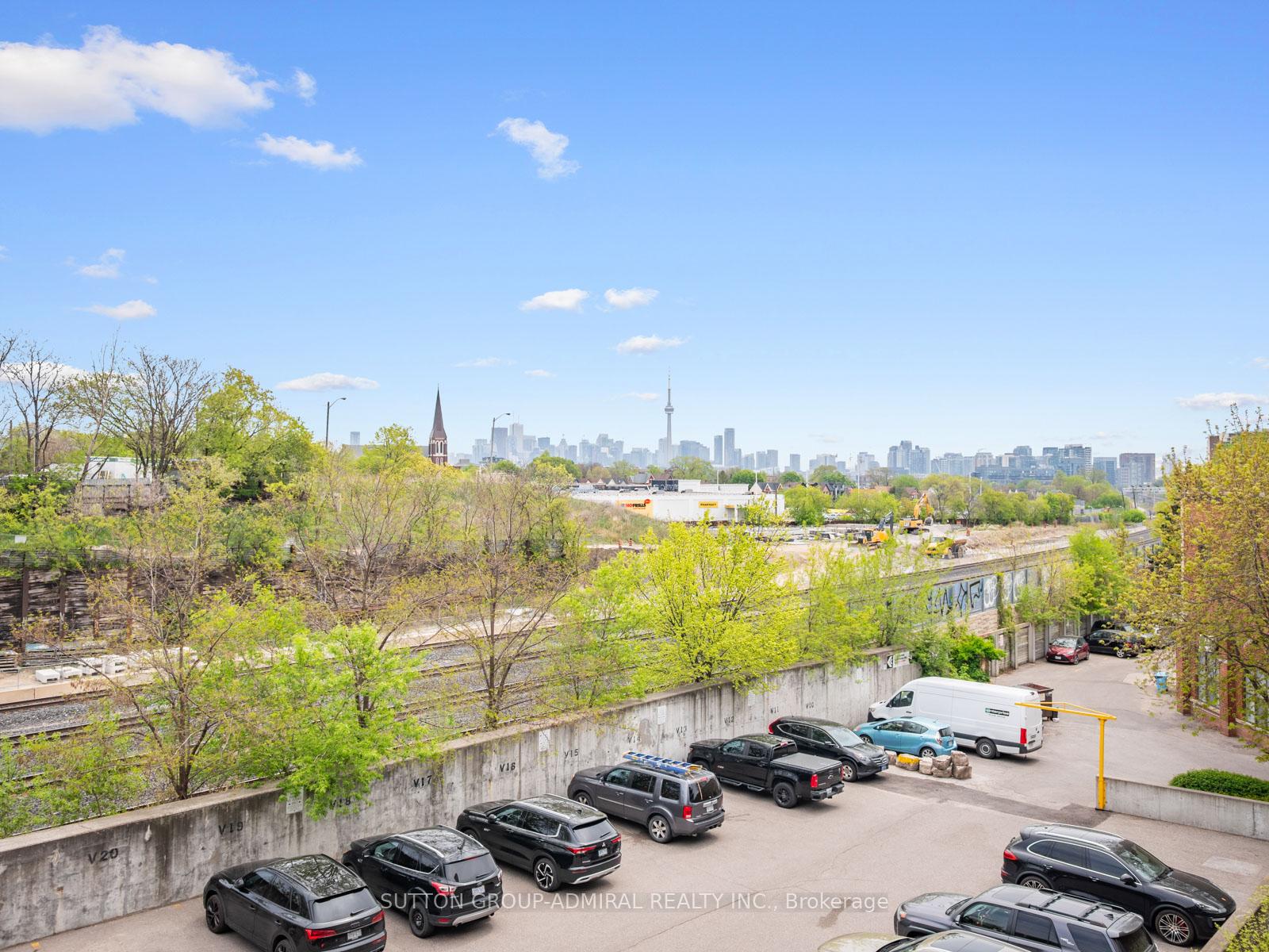 Photo 12 of Unit 307, 369 Sorauren Avenue, Toronto, Roncesvalles — HOMEH
