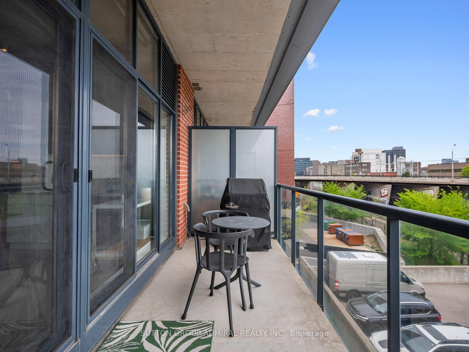 Photo 9 of Unit 307, 369 Sorauren Avenue, Toronto, Roncesvalles — HOMEH