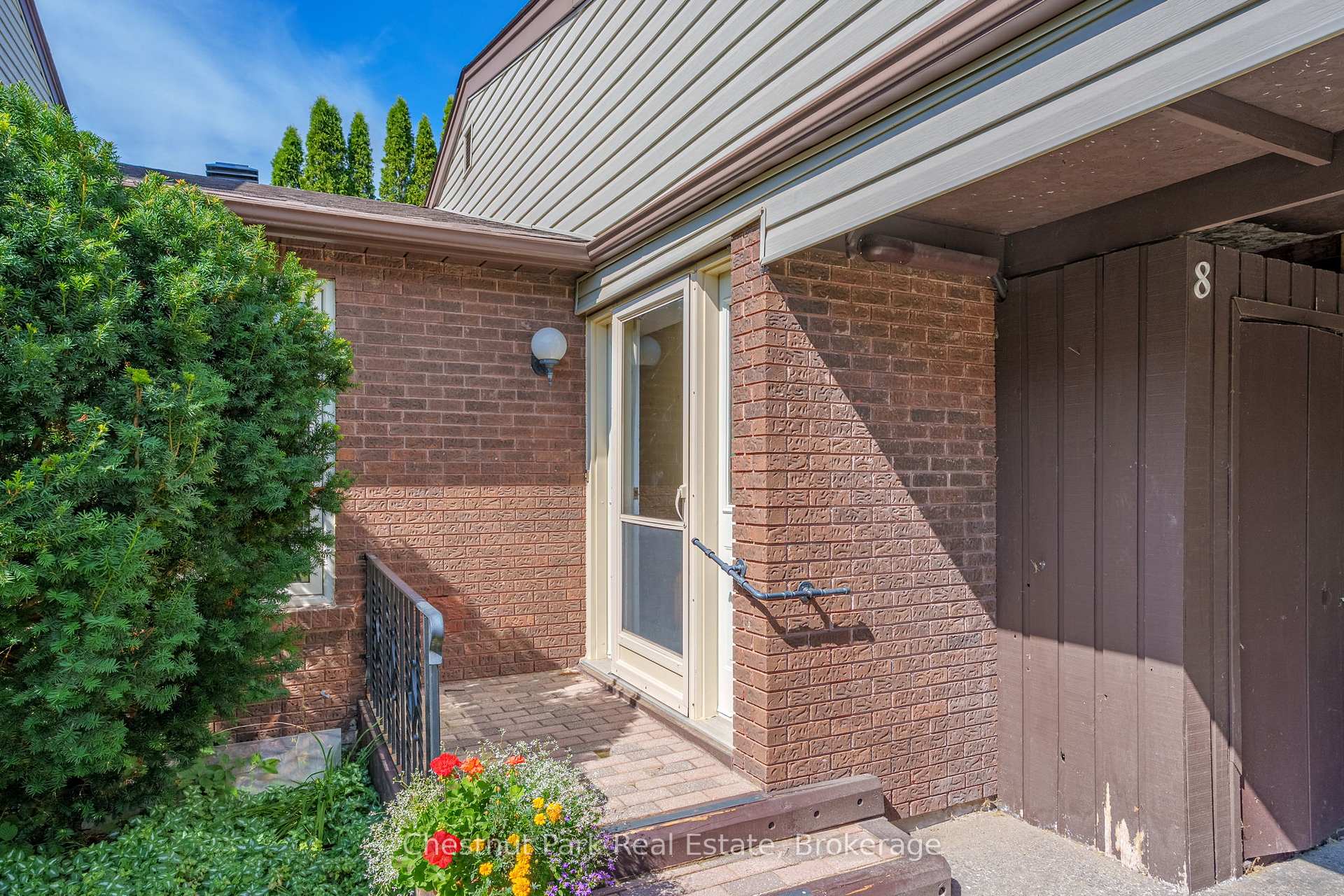 Photo 6 of Unit 8, 15 Golf Course Road, Bracebridge, Macaulay — HOMEH