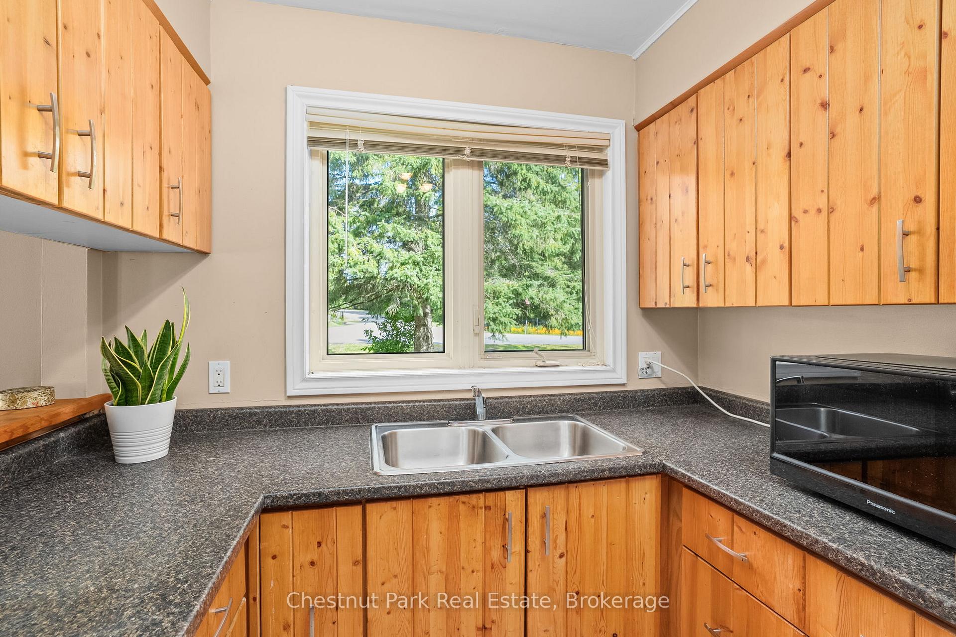 Photo 17 of Unit 8, 15 Golf Course Road, Bracebridge, Macaulay — HOMEH