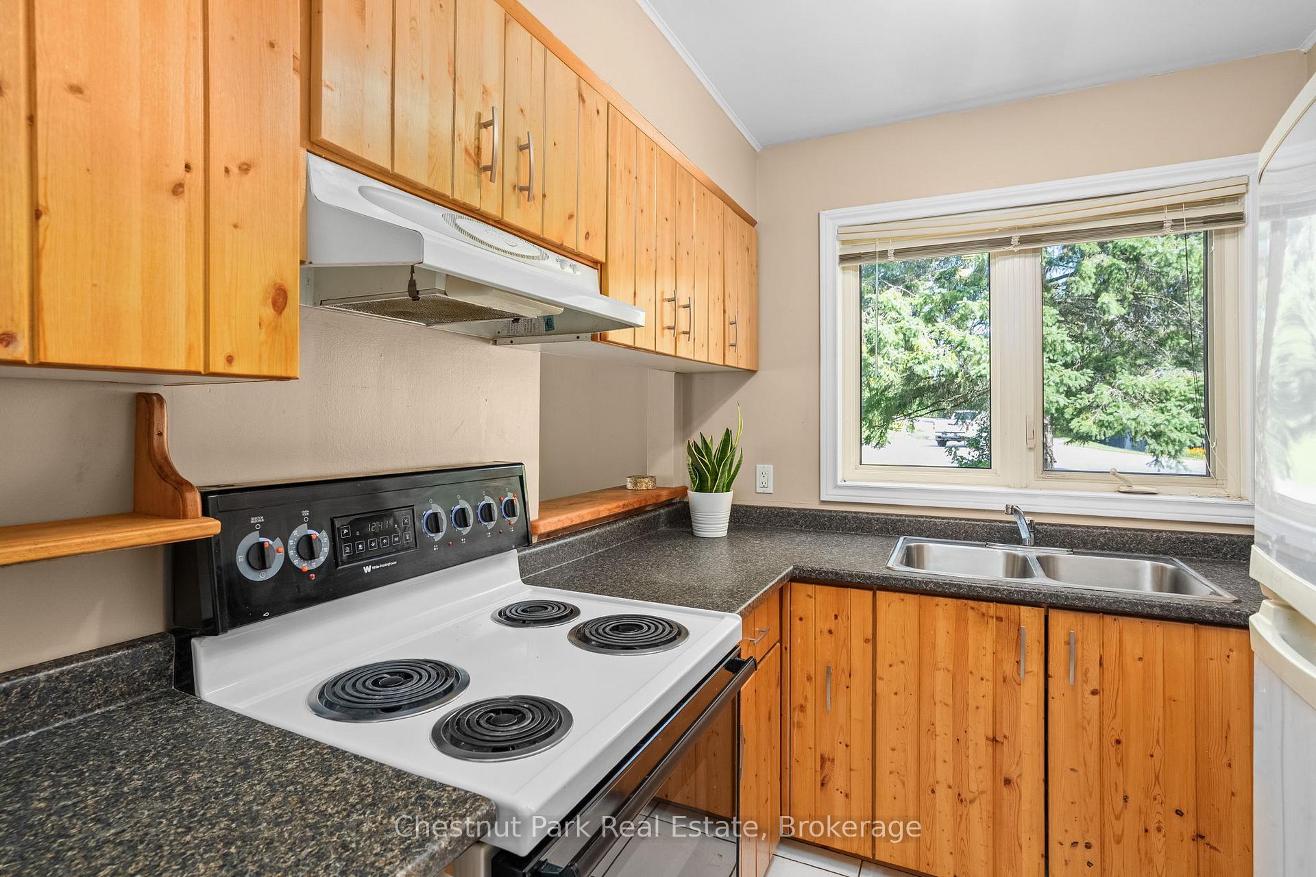 Photo 18 of Unit 8, 15 Golf Course Road, Bracebridge, Macaulay — HOMEH