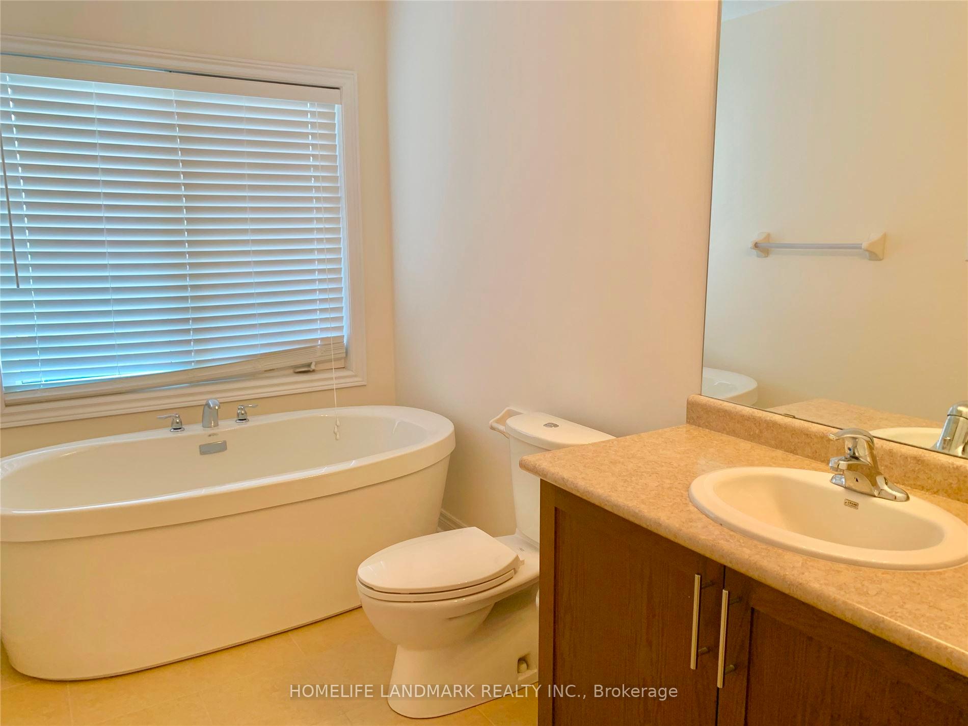 Photo 18 of 27 Gower Drive, Aurora, Rural Aurora — HOMEH