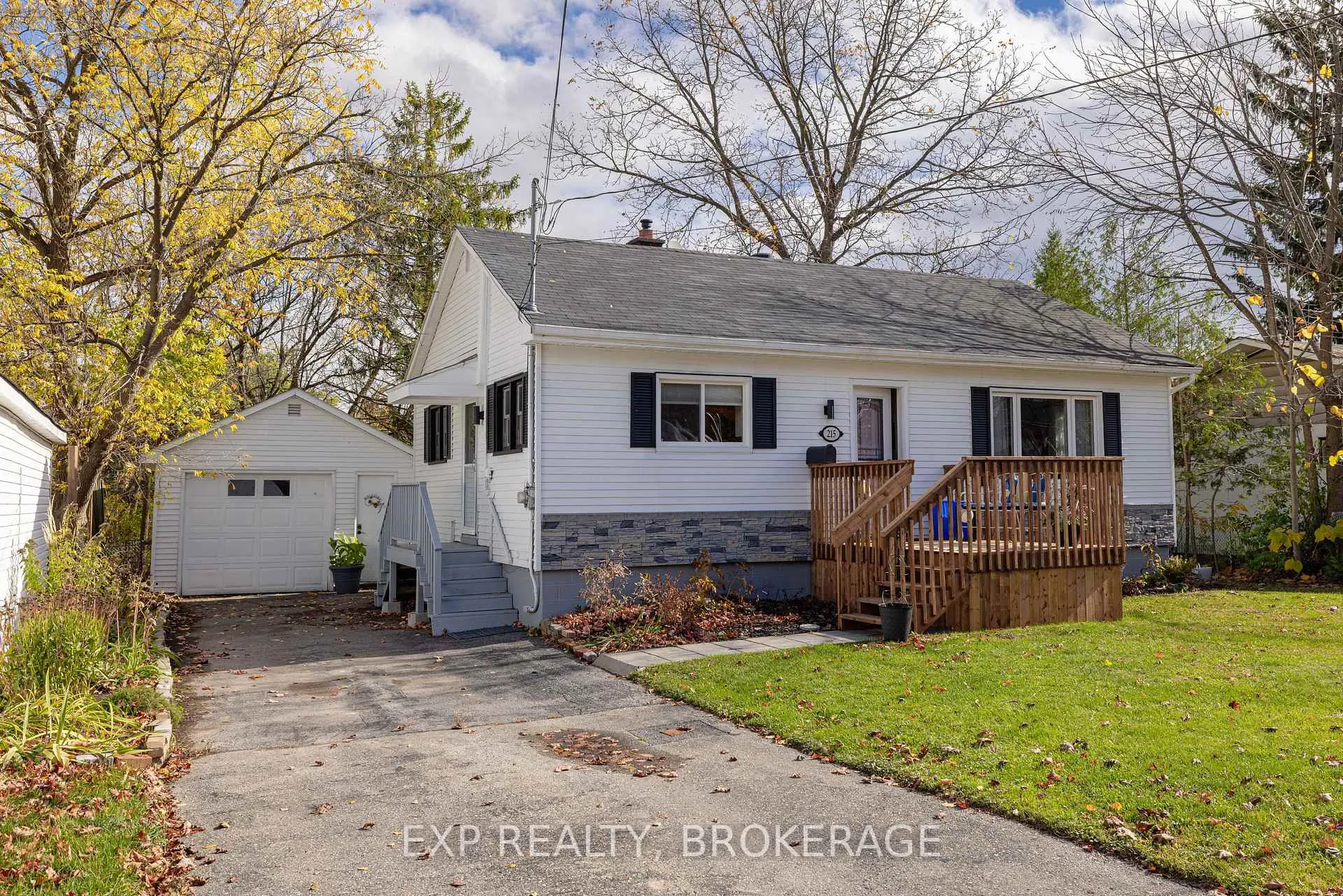 Photo 3 of 215 Victoria Avenue, Gananoque — HOMEH