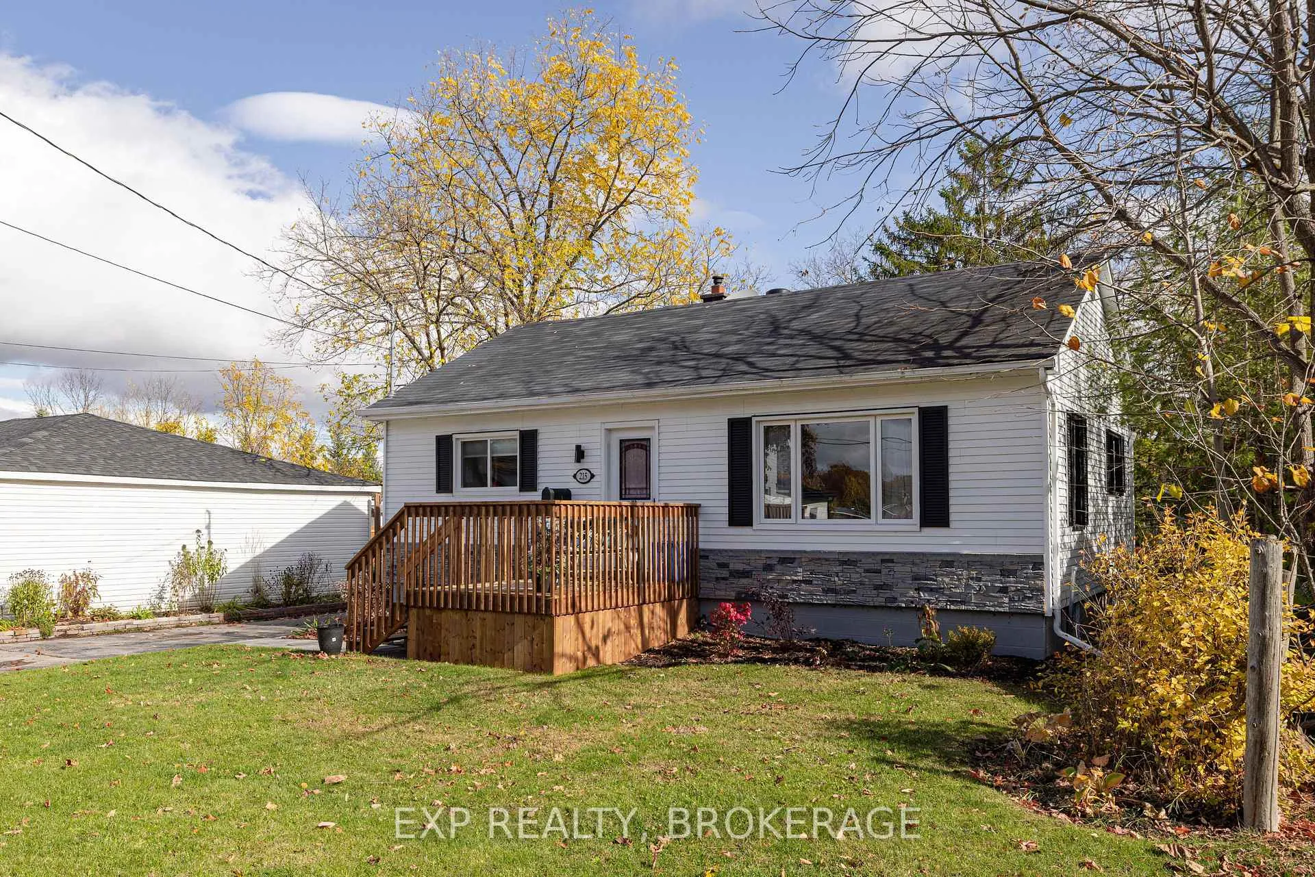 Photo 5 of 215 Victoria Avenue, Gananoque — HOMEH