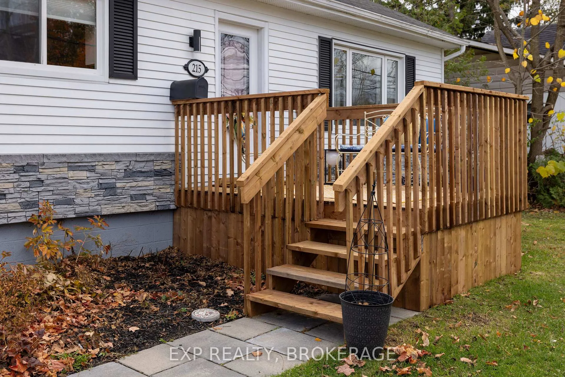 Photo 7 of 215 Victoria Avenue, Gananoque — HOMEH
