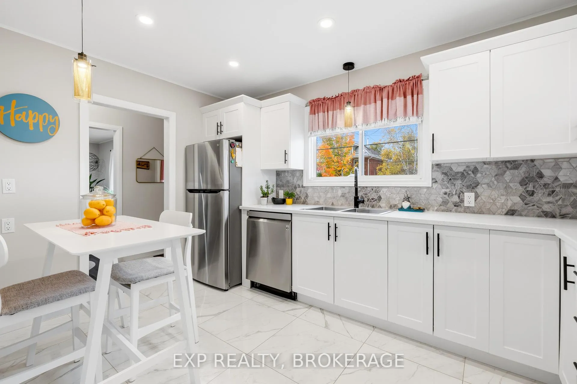 Photo 12 of 215 Victoria Avenue, Gananoque — HOMEH