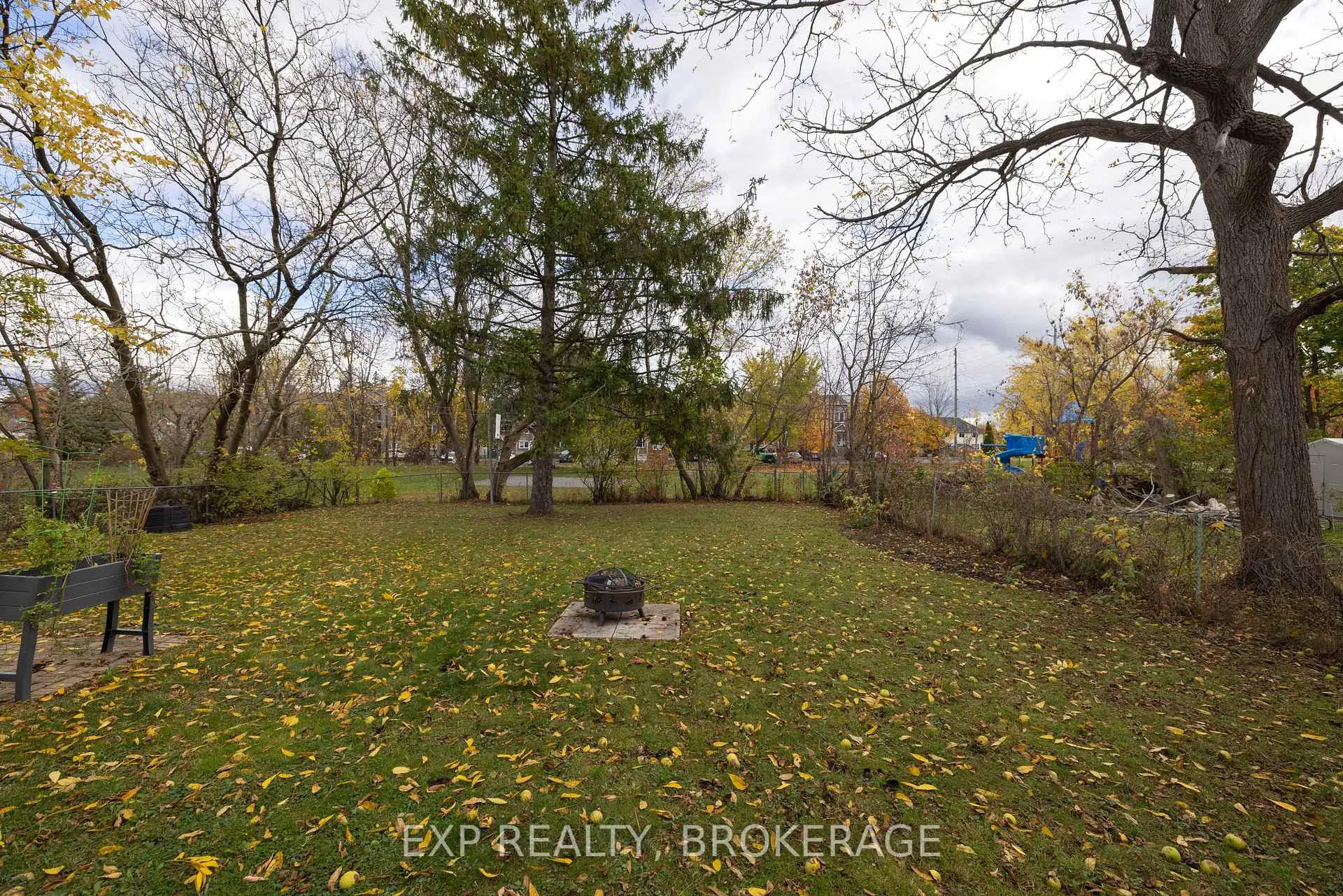 Photo 52 of 215 Victoria Avenue, Gananoque — HOMEH