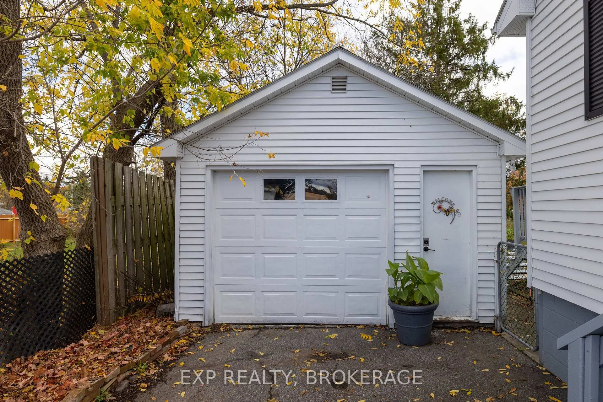 Photo 58 of 215 Victoria Avenue, Gananoque — HOMEH