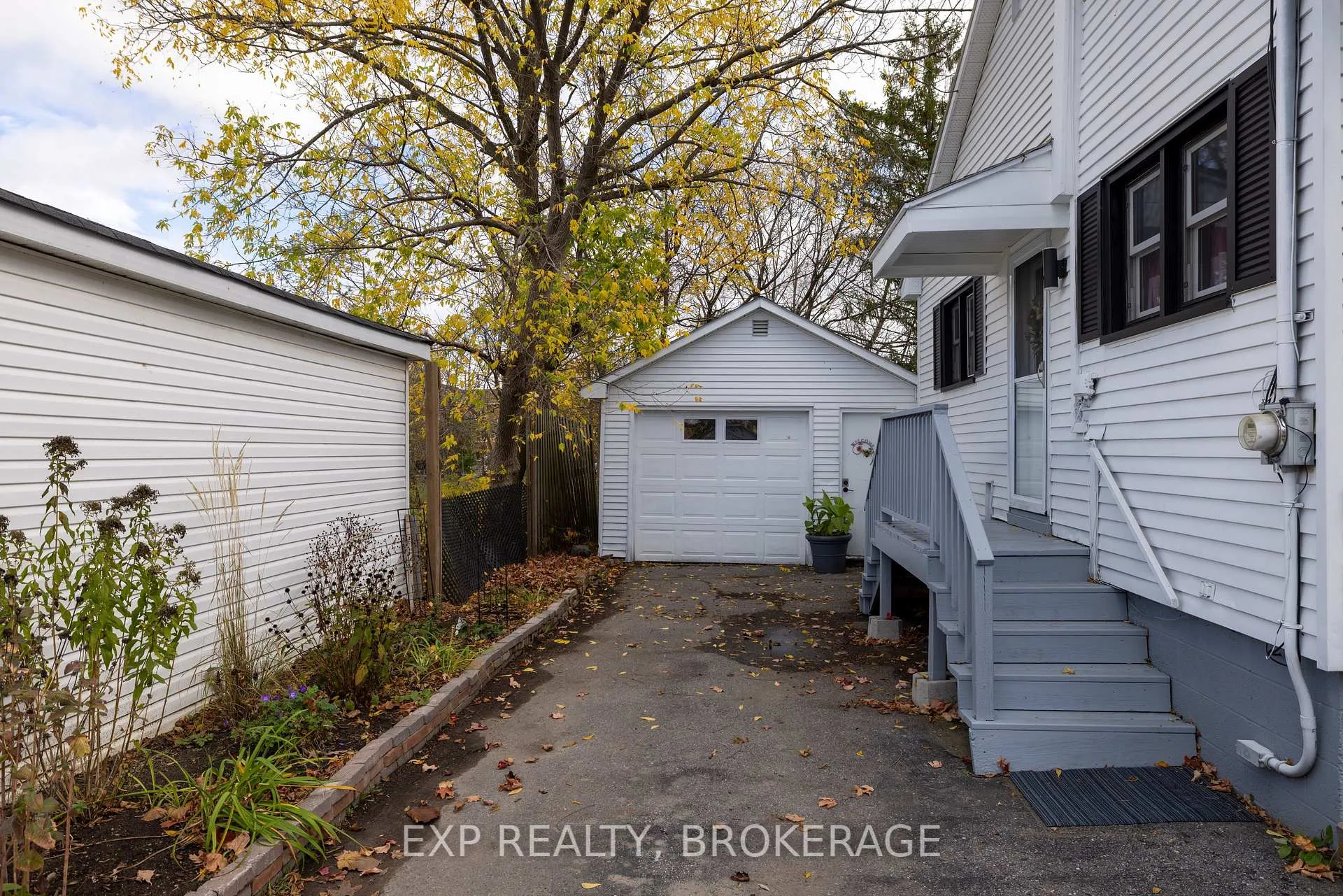 Photo 59 of 215 Victoria Avenue, Gananoque — HOMEH