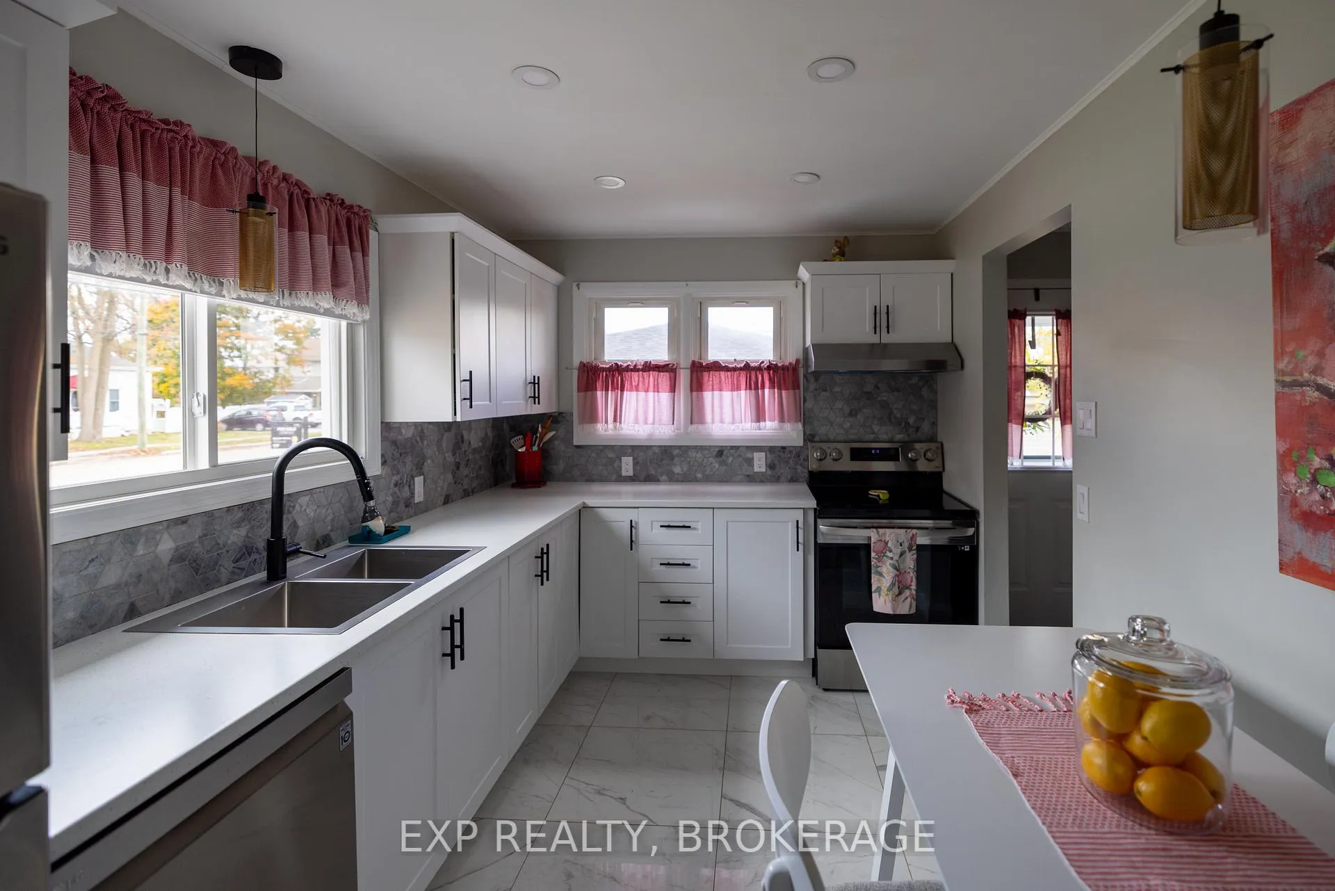 Photo 71 of 215 Victoria Avenue, Gananoque — HOMEH