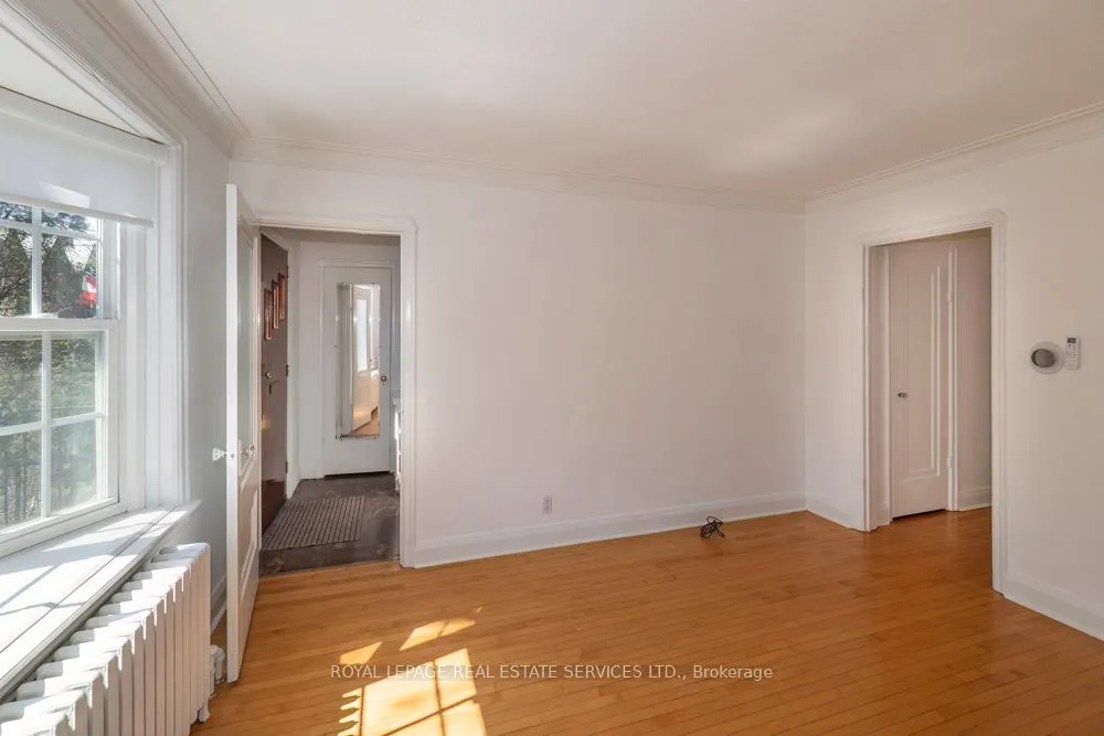 Photo 4 of 8 Macpherson Avenue, Toronto, Yonge-St. Clair — HOMEH