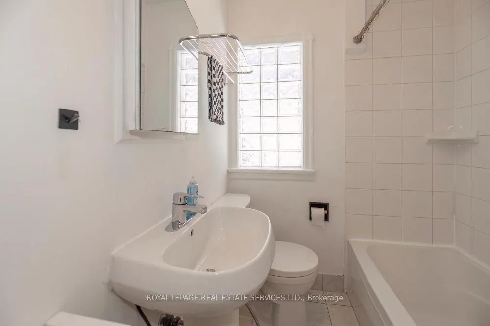 Photo 11 of 8 Macpherson Avenue, Toronto, Yonge-St. Clair — HOMEH
