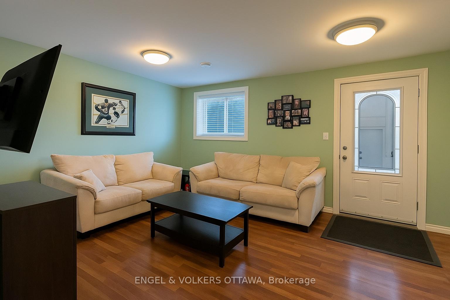 Photo 4 of Unit B, 1376 Louis Lane, Ottawa, Cyrville Rd./Industrial Park — HOMEH
