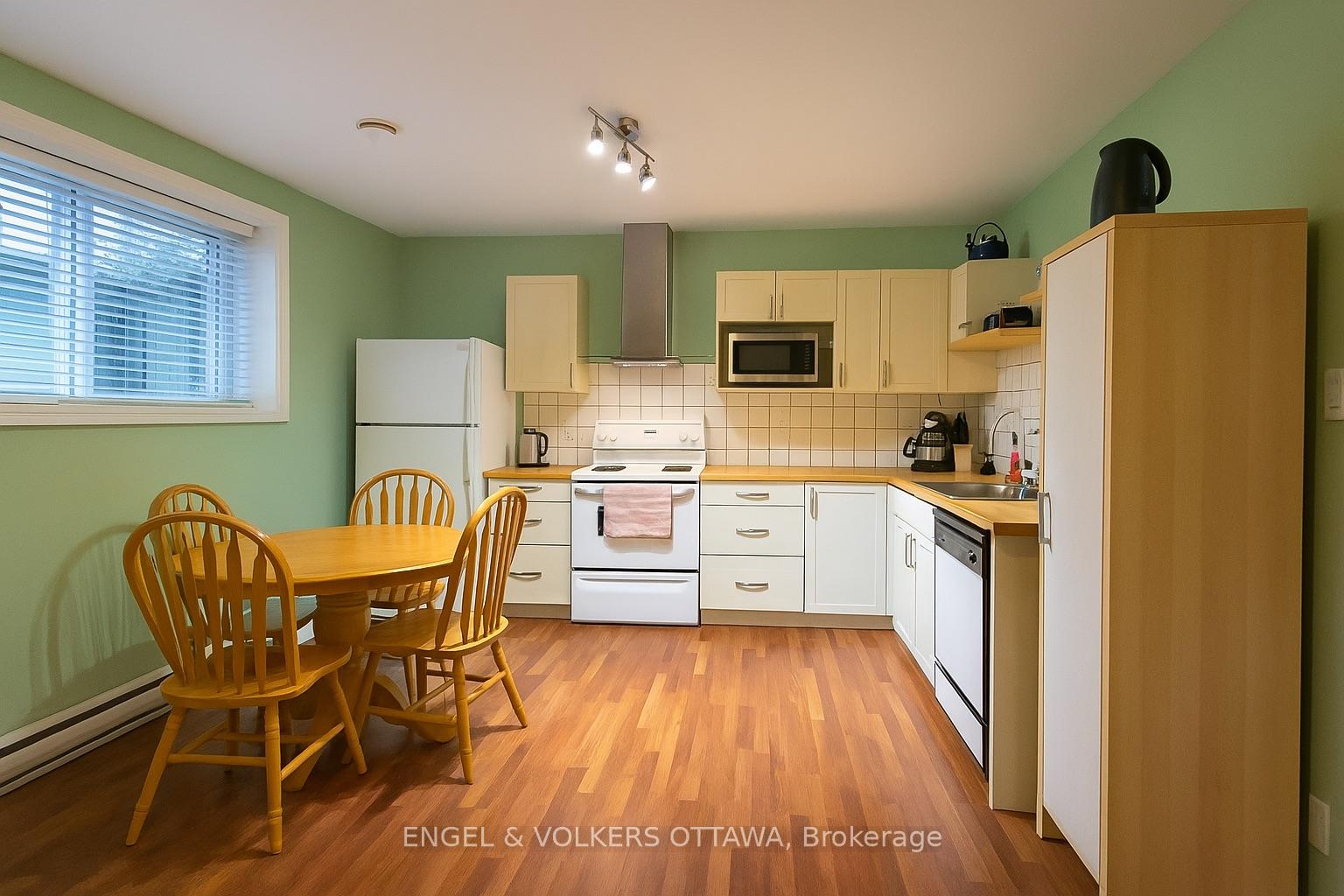 Photo 6 of Unit B, 1376 Louis Lane, Ottawa, Cyrville Rd./Industrial Park — HOMEH