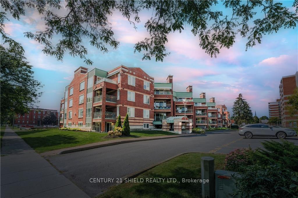 Front of Unit 112, 121 Water Street W