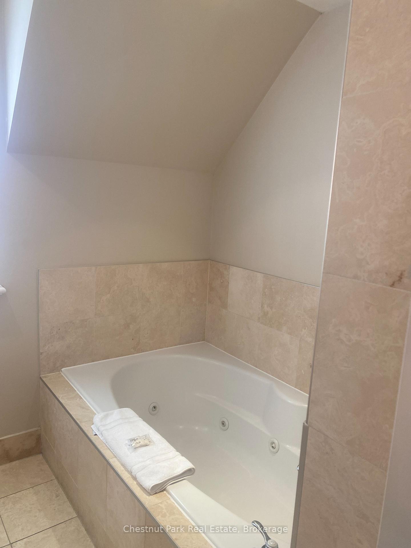 Photo 14 of Unit 14, 304 Emerald Hills Court, Seguin — HOMEH