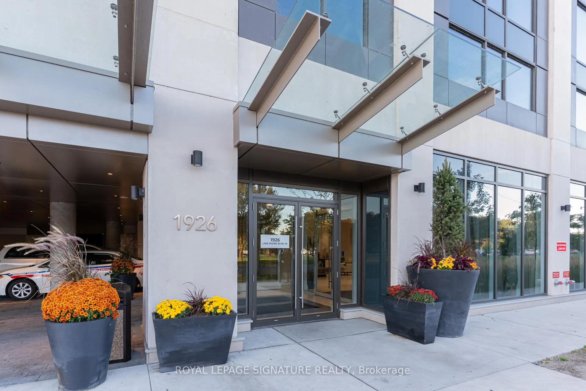 Front of Unit 2217, 1926 Lake Shore Boulevard W