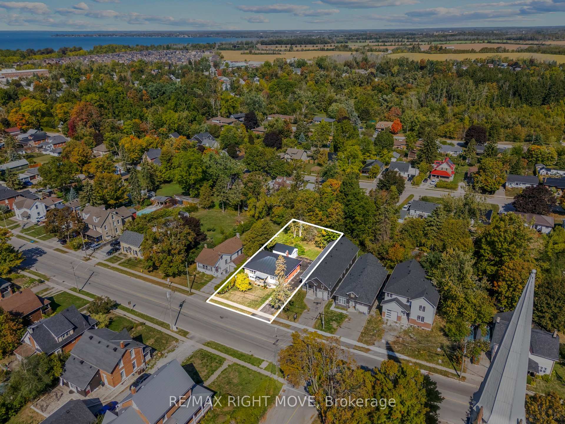 Photo 3 of 504 Simcoe Street, Brock, Beaverton — HOMEH