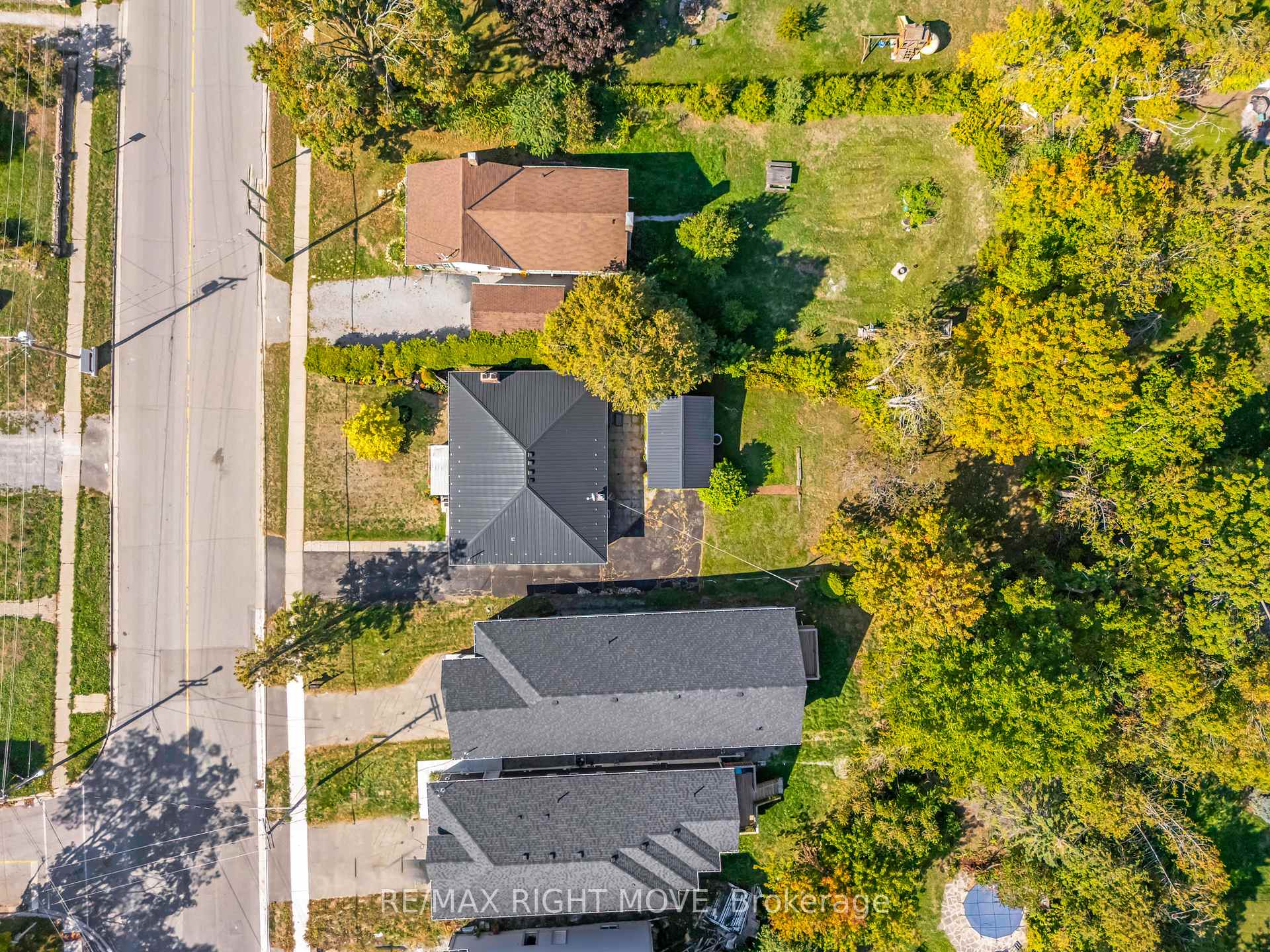 Photo 5 of 504 Simcoe Street, Brock, Beaverton — HOMEH