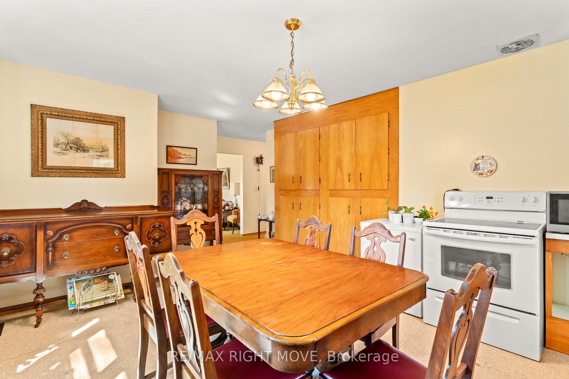 Photo 11 of 504 Simcoe Street, Brock, Beaverton — HOMEH