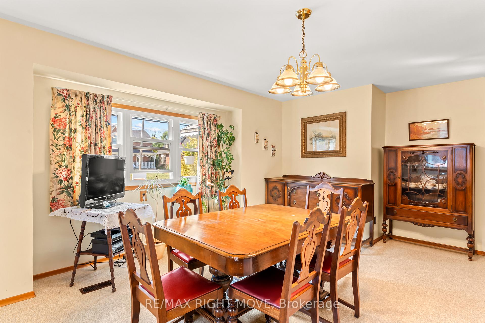Photo 13 of 504 Simcoe Street, Brock, Beaverton — HOMEH