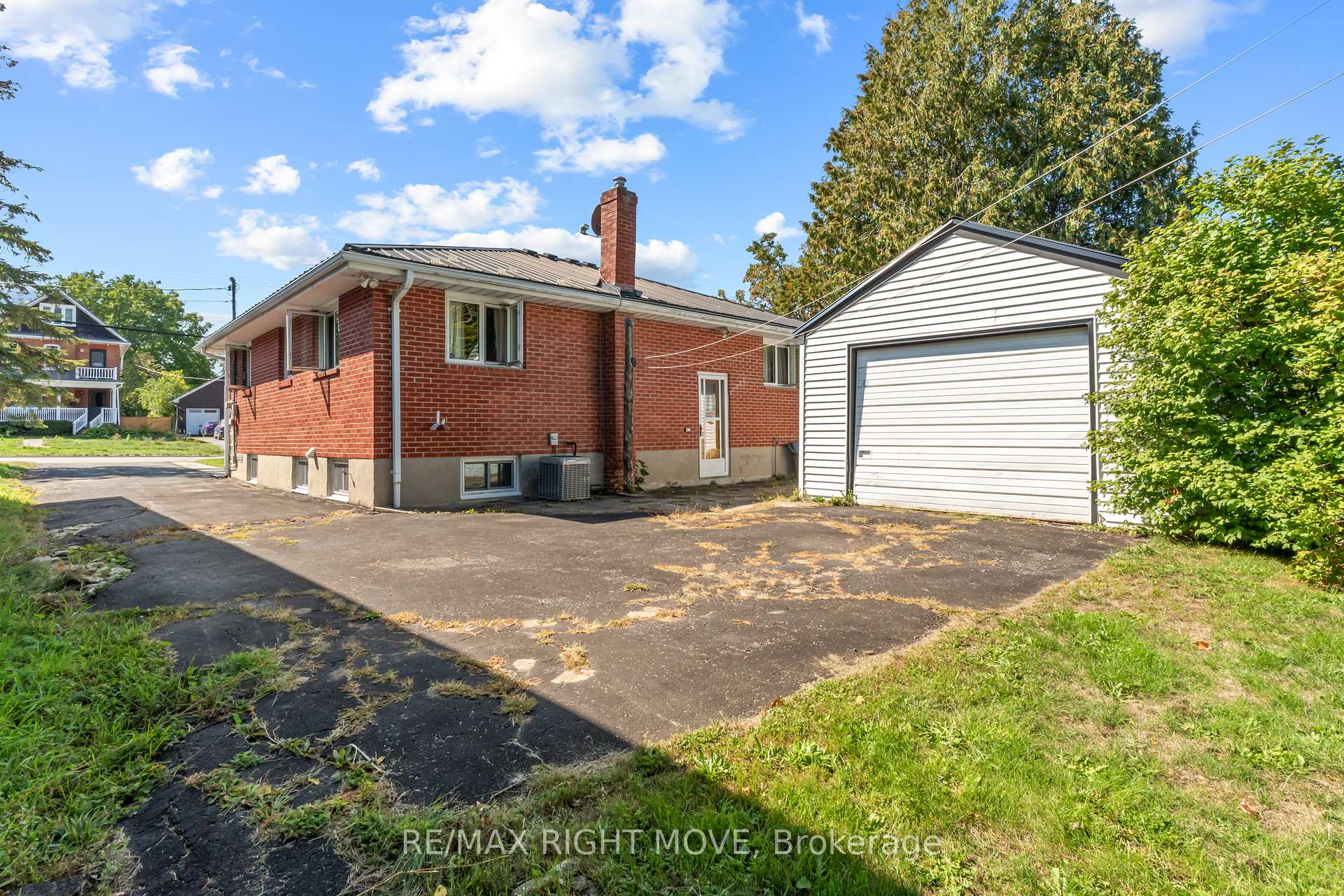 Photo 29 of 504 Simcoe Street, Brock, Beaverton — HOMEH