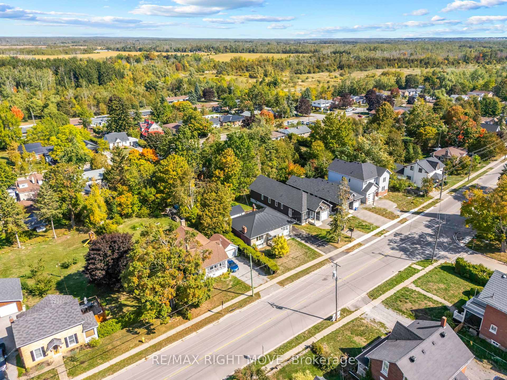 Photo 30 of 504 Simcoe Street, Brock, Beaverton — HOMEH