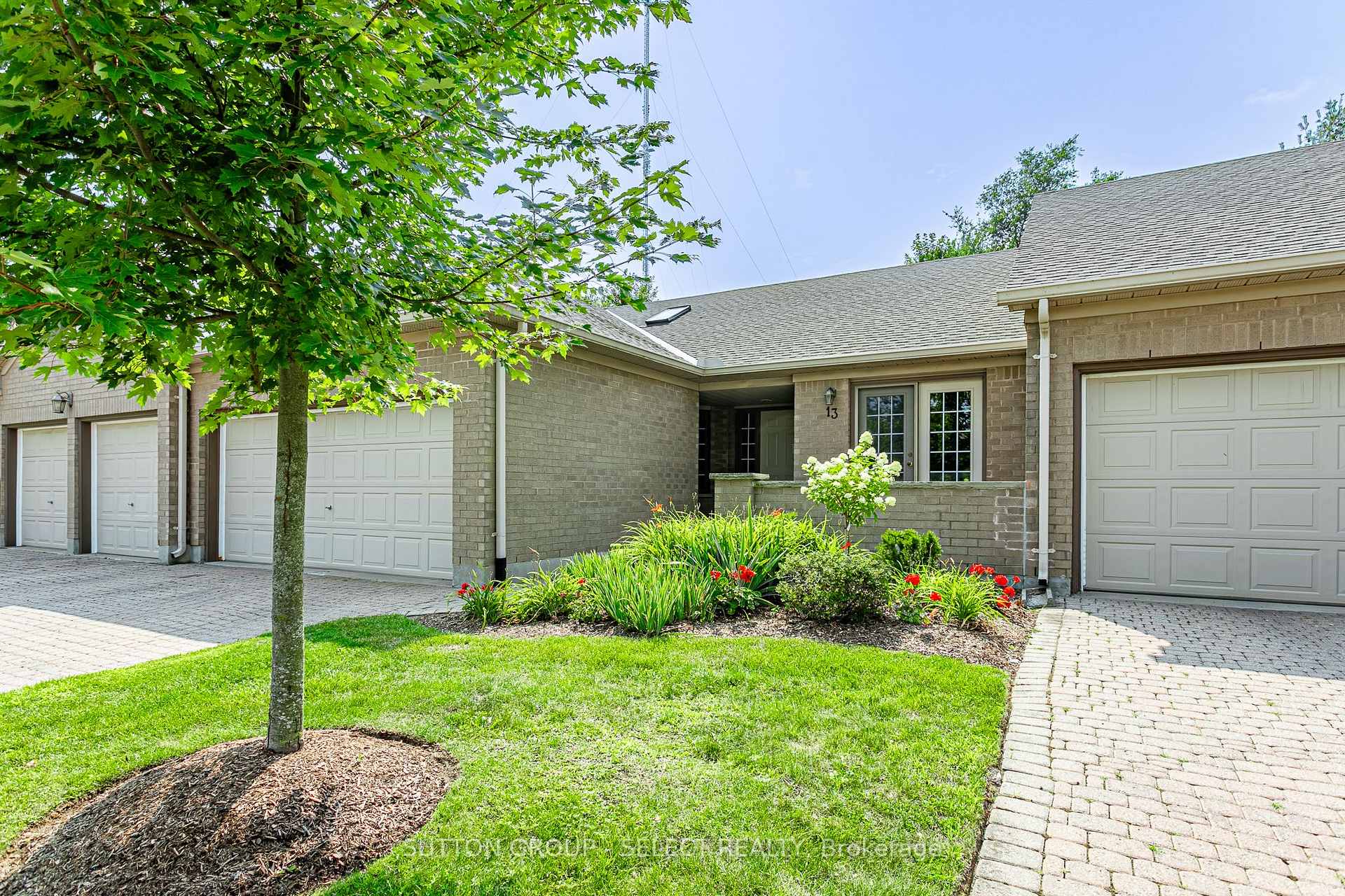 Front of Unit 13, 627 Wharncliffe Road S