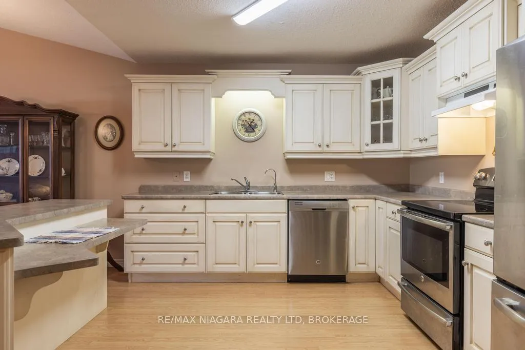 Photo 11 of Unit 35, 605 Welland Avenue, St. Catharines, Carlton/Bunting — HOMEH