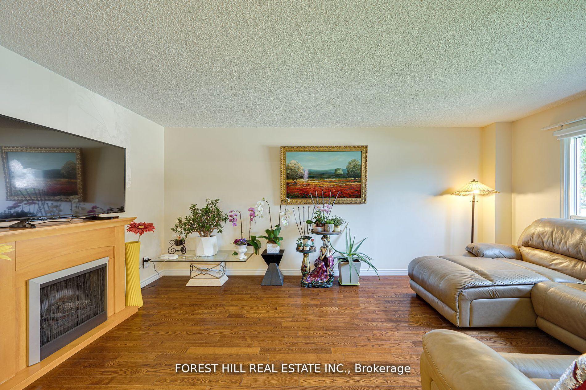 Photo 7 of 48 Haskell Crescent, Aurora, Aurora Highlands — HOMEH