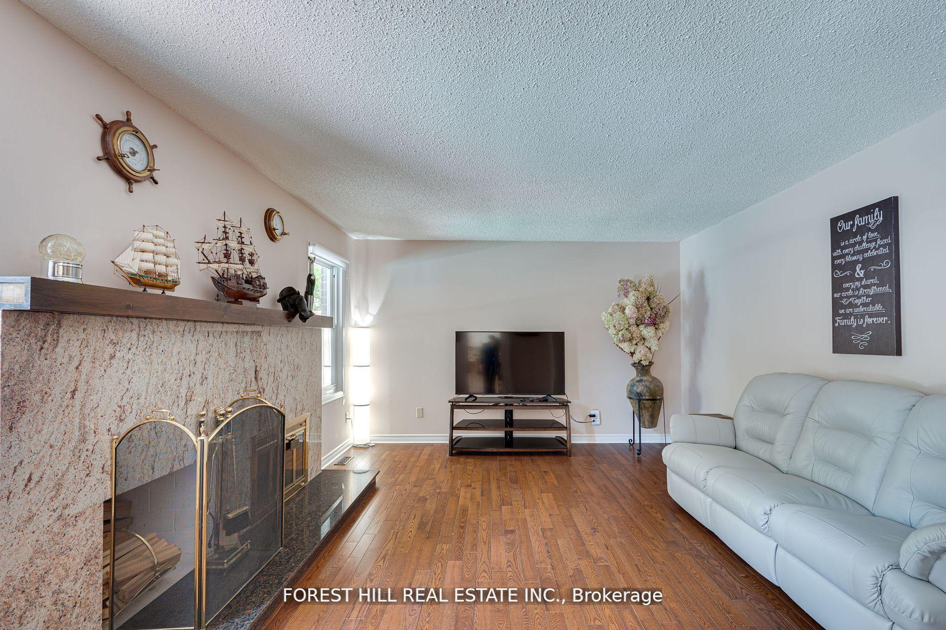 Photo 10 of 48 Haskell Crescent, Aurora, Aurora Highlands — HOMEH