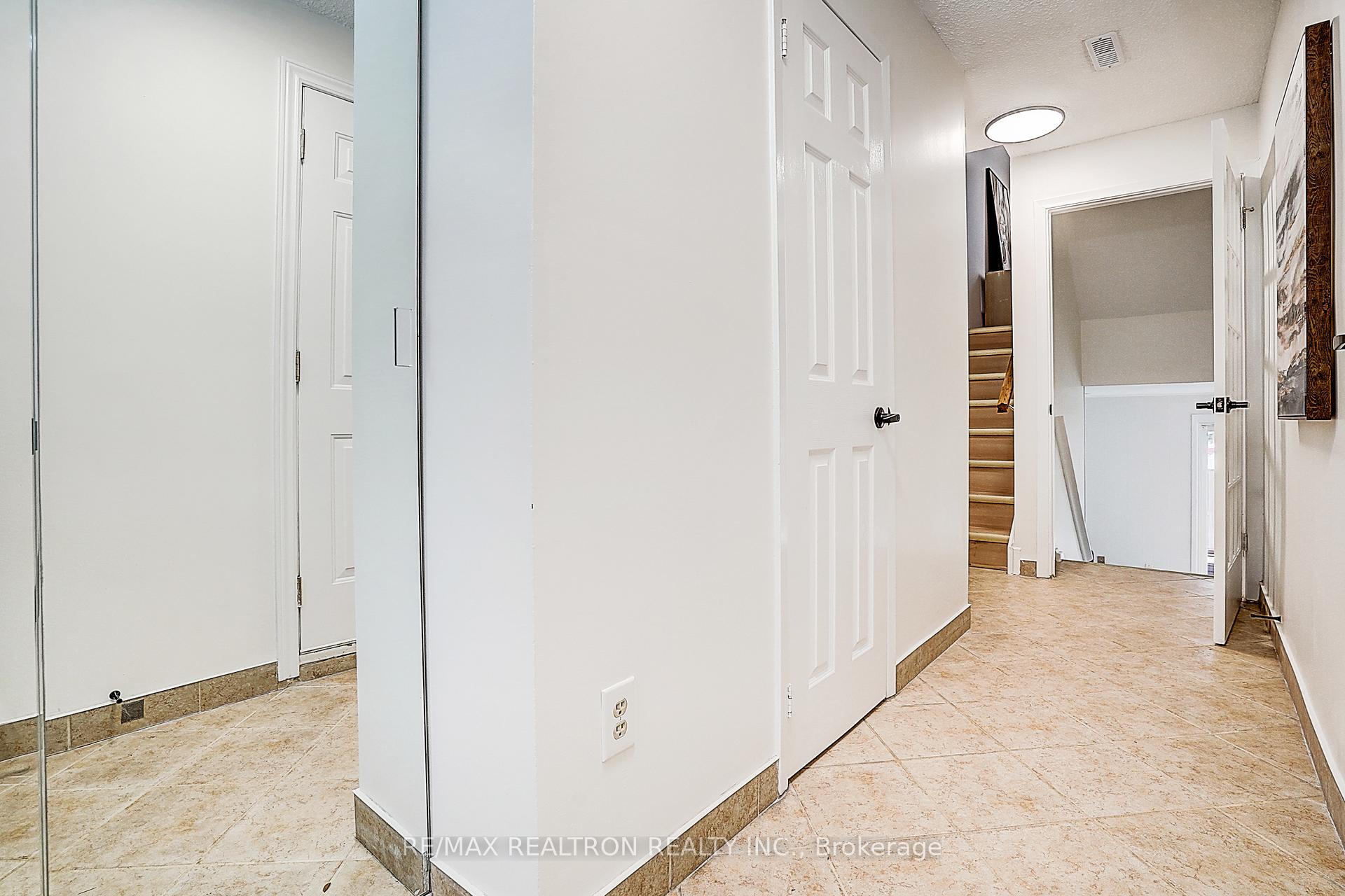 Photo 2 of 4 Thatchers Mill Way, Markham, Bullock — HOMEH